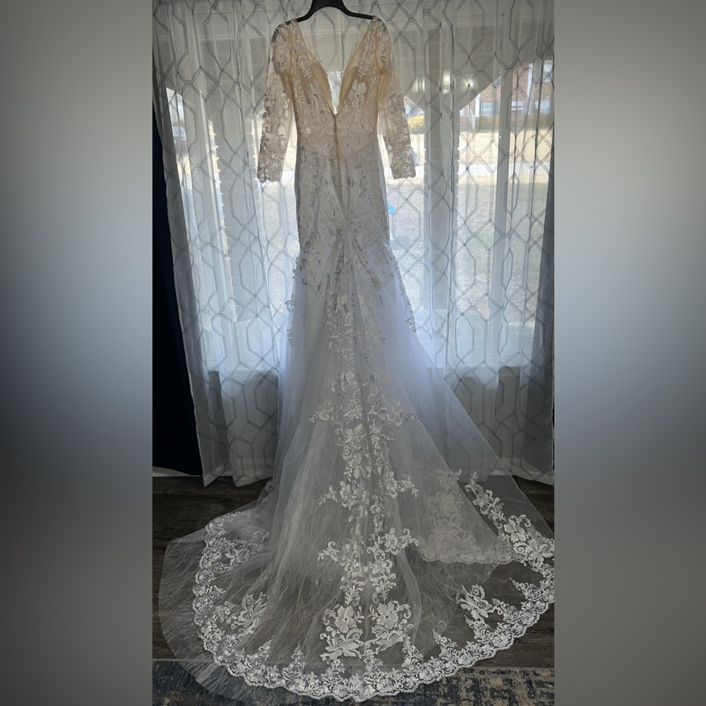Handmade. Never worn. Size 4-6